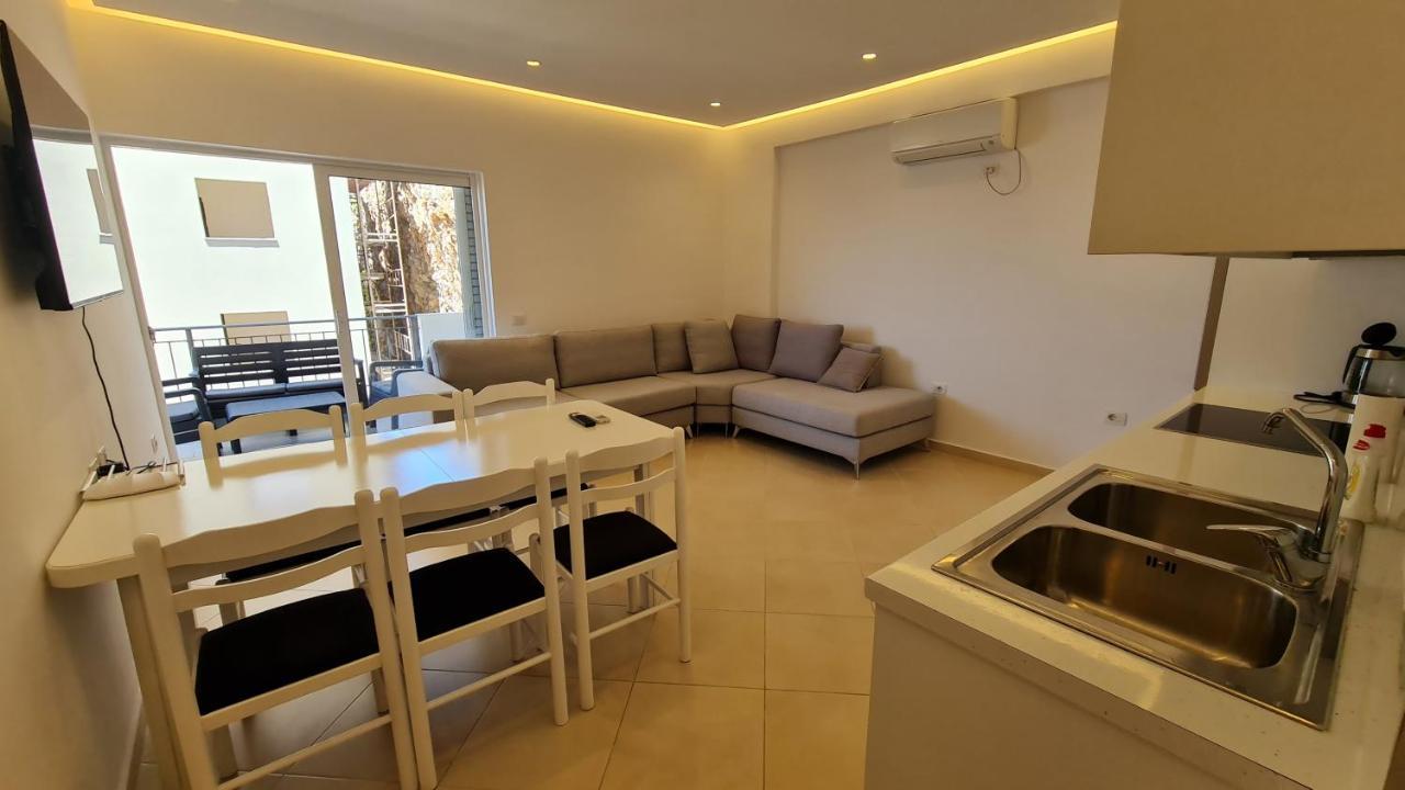 Sea And City View Apartment Sarande Exterior photo